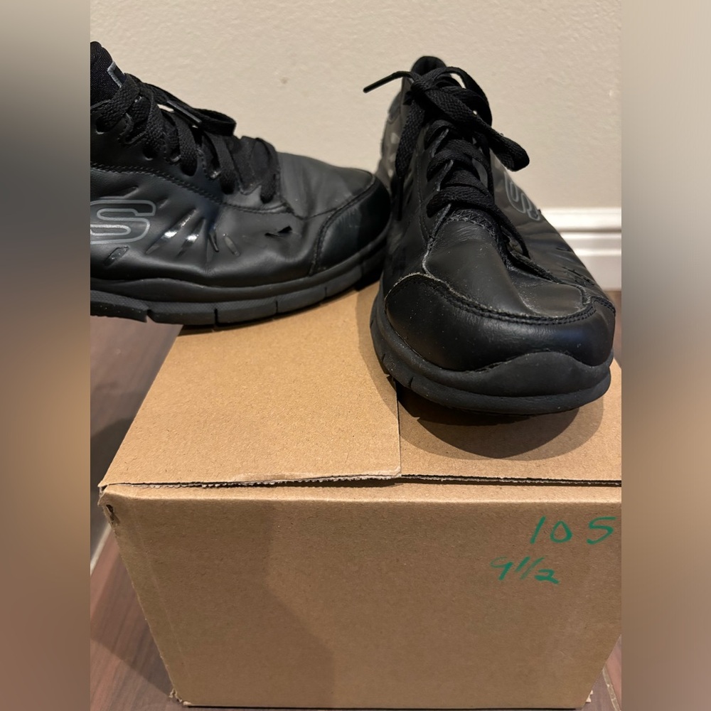 Black relaxed fit Skechers size 9 1/2 women